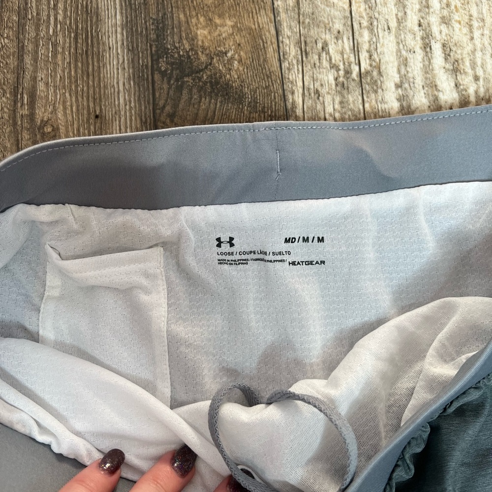 Women’s • Under Armour • Medium - Picture 3 of 6